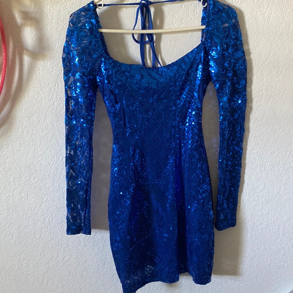 Short, long sleeve deep blue sequence dress